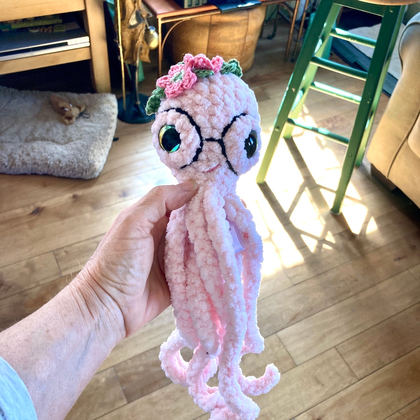 OLLIE LA PIEUVRE Rose bébé - Amigurumi avec MAGNIFIQUES YEUX IRIDESCENTS OR (#1047)