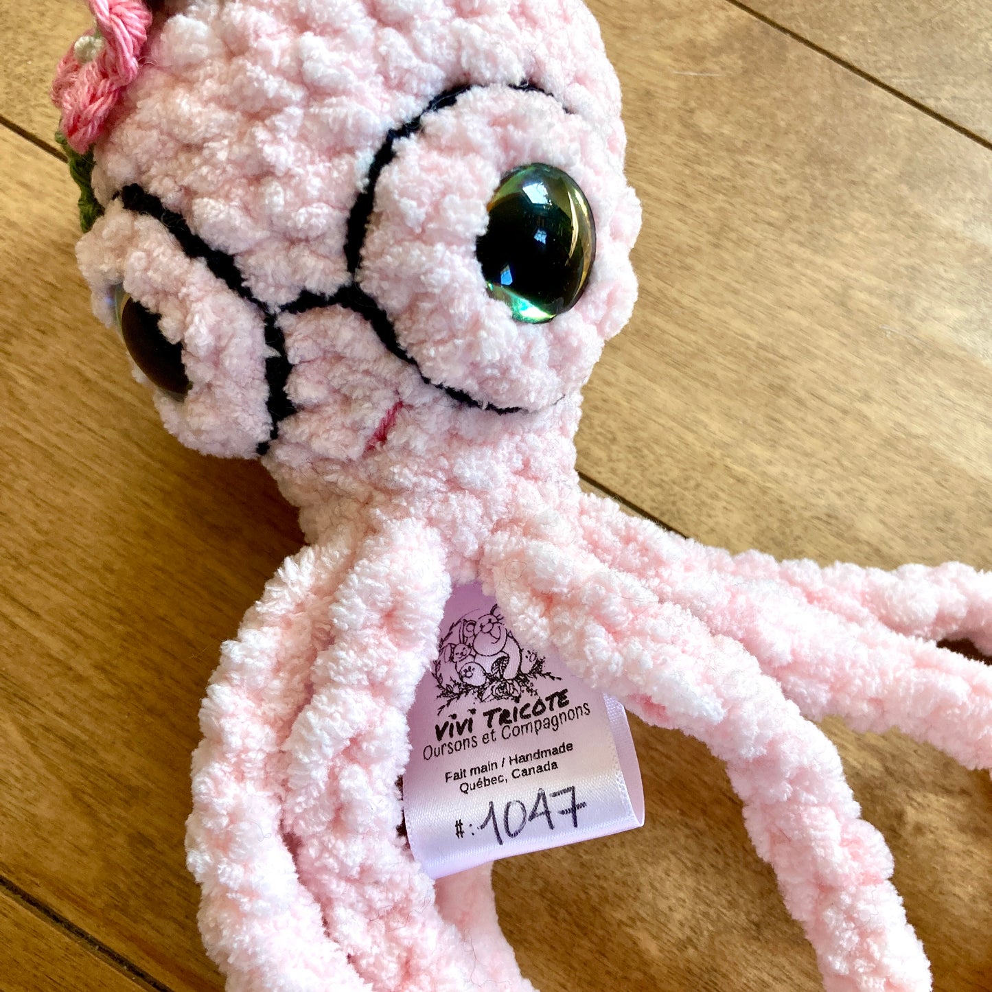 OLLIE LA PIEUVRE Rose bébé - Amigurumi avec MAGNIFIQUES YEUX IRIDESCENTS OR (#1047)