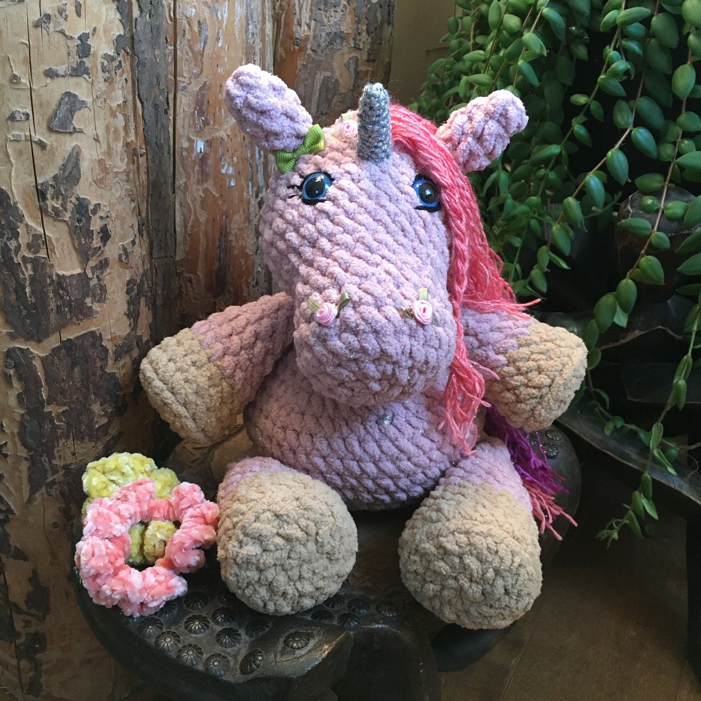 LÉNA LA LICORNE BLING-BLING À COIFFER aux couleurs scintillantes rose et beige, cadeau unique très girly, Peut être personnalisée en TOUTOU DE NAISSANCE