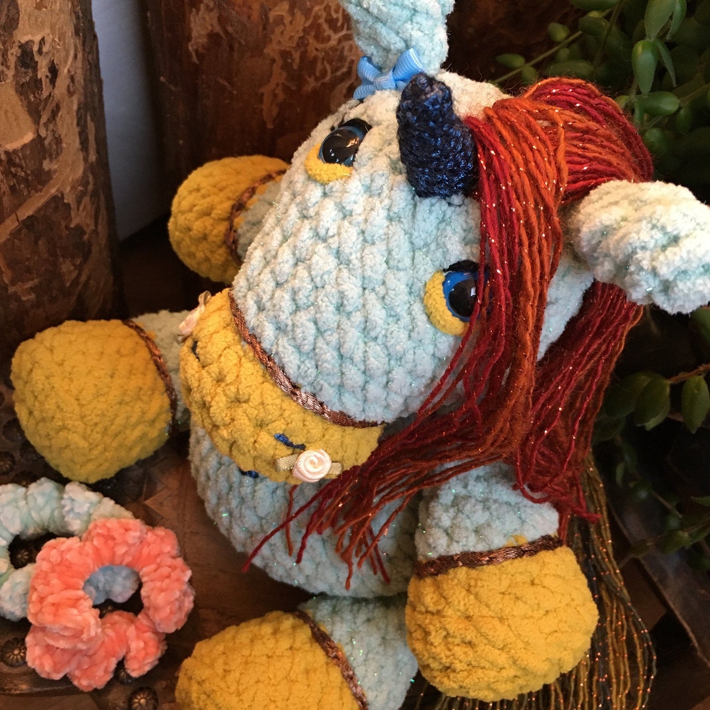 GAÏA, LA LICORNE BLING-BLING À COIFFER aux couleurs scintillantes vert et jaune mousse, cadeau unique très girly, Peut être personnalisée en TOUTOU DE NAISSANCE