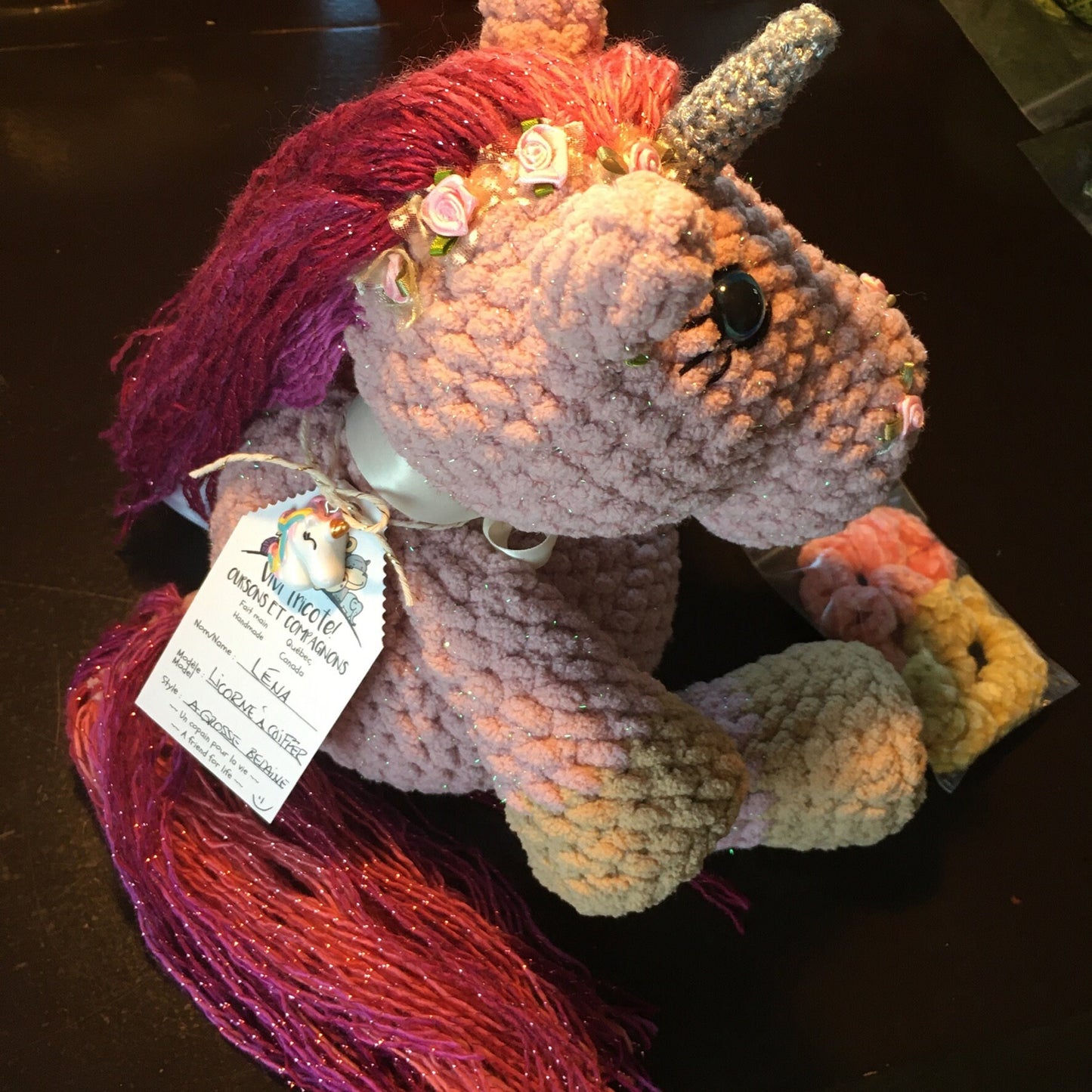 LÉNA LA LICORNE BLING-BLING À COIFFER aux couleurs scintillantes rose et beige, cadeau unique très girly, Peut être personnalisée en TOUTOU DE NAISSANCE