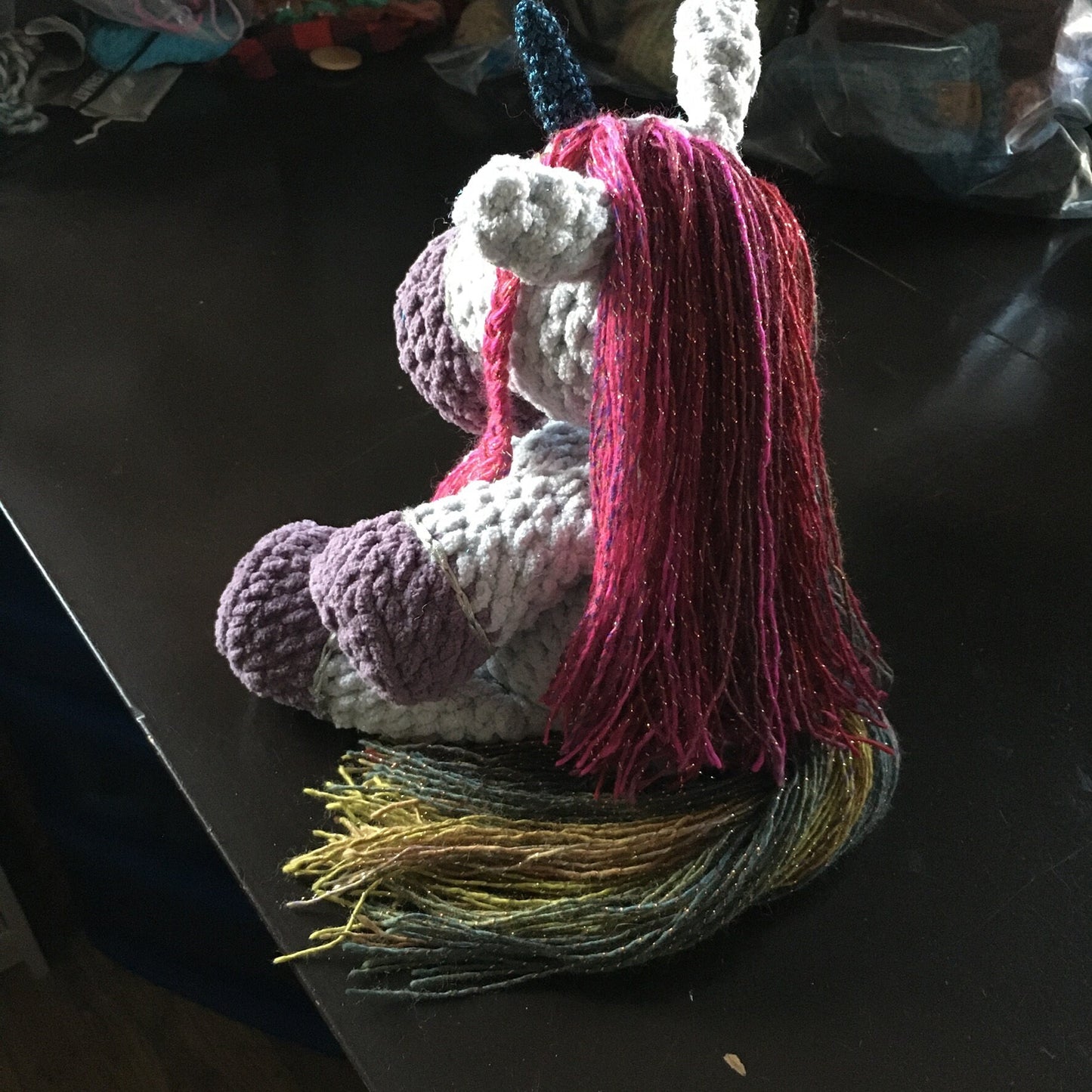TESSA, LA LICORNE BLING-BLING À COIFFER aux couleurs scintillantes gris et mauve, cadeau unique très girly, Peut être personnalisée en TOUTOU DE NAISSANCE