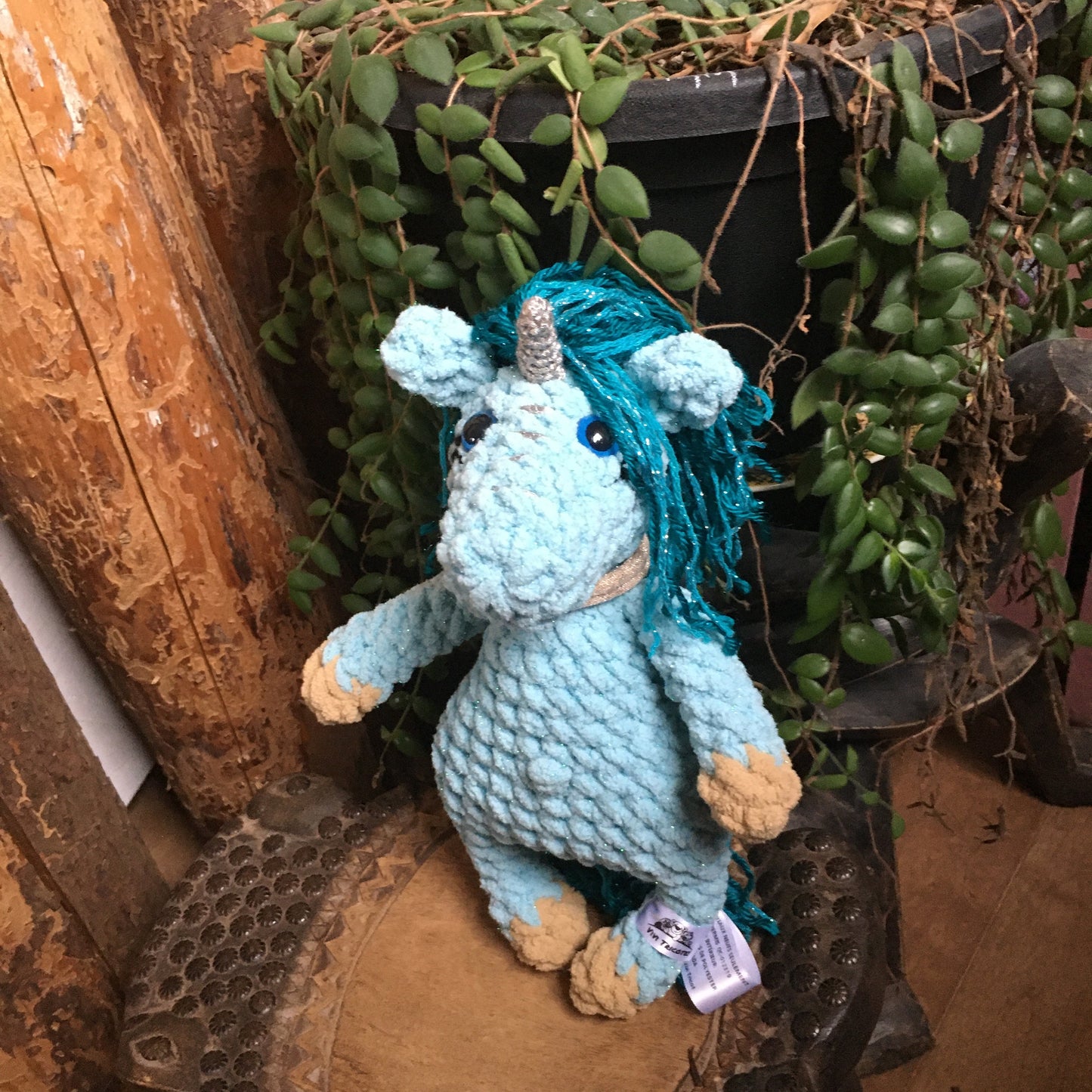 La PETITE LICORNE À COIFFER aux couleurs Aqua, peluche fait au crochet avec fil scintillants BLING-BLING