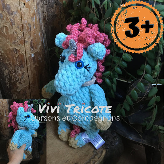 PRÉ COMMANDE - La PETITE LICORNE BOUCLÉE aux couleur aqua beige et corail rose